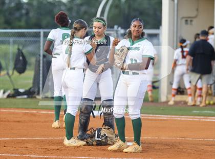 Thumbnail 2 in Sumner vs. Plant City (FHSAA 7A District Semifinal) photogallery.