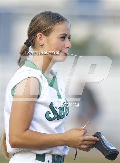 Thumbnail 2 in Sumner vs. Plant City (FHSAA 7A District Semifinal) photogallery.