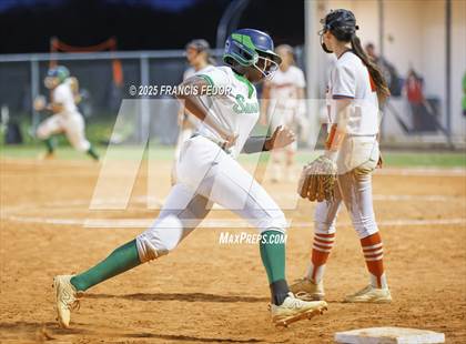 Thumbnail 2 in Sumner vs. Plant City (FHSAA 7A District Semifinal) photogallery.
