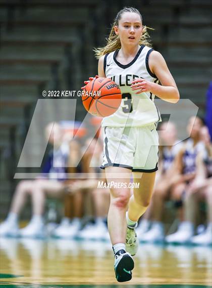 Thumbnail 2 in Bedford North Lawrence vs Noblesville (Hall of Fame Classic) photogallery.