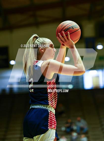 Thumbnail 3 in Bedford North Lawrence vs Noblesville (Hall of Fame Classic) photogallery.