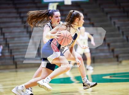 Thumbnail 1 in Bedford North Lawrence vs Noblesville (Hall of Fame Classic) photogallery.