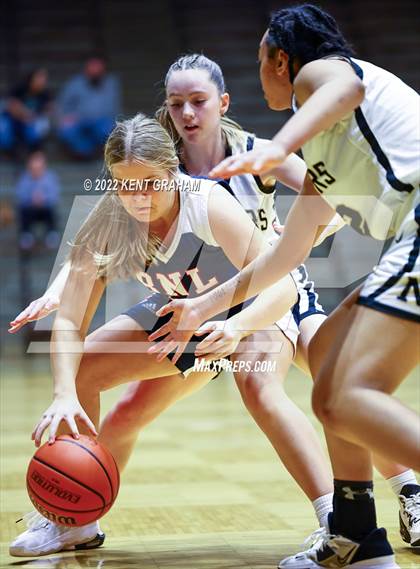Thumbnail 2 in Bedford North Lawrence vs Noblesville (Hall of Fame Classic) photogallery.