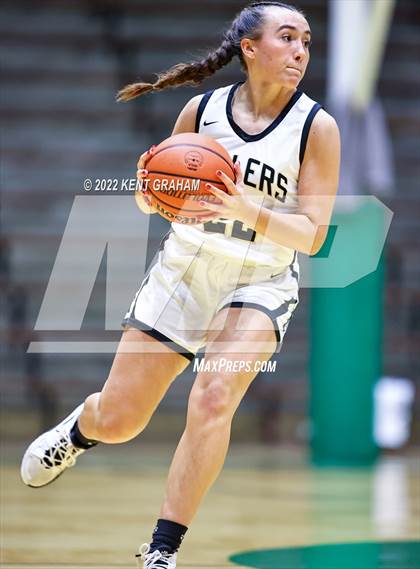 Thumbnail 3 in Bedford North Lawrence vs Noblesville (Hall of Fame Classic) photogallery.