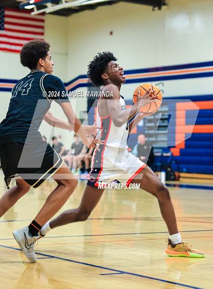 Thumbnail 1 in Chaminade vs Oak Park (9th Annual west valley Boys Basketball Tip-off Classic) photogallery.