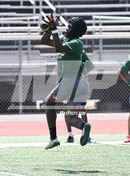 Thumbnail 3 in Inglewood vs. Mission Viejo (South County Tournament) photogallery.