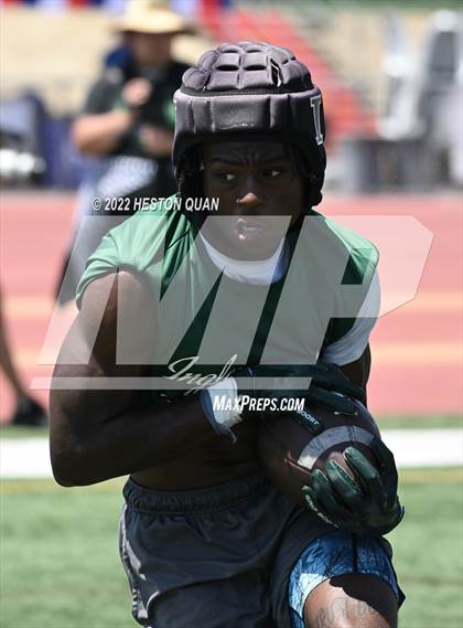 Thumbnail 2 in Inglewood vs. Mission Viejo (South County Tournament) photogallery.