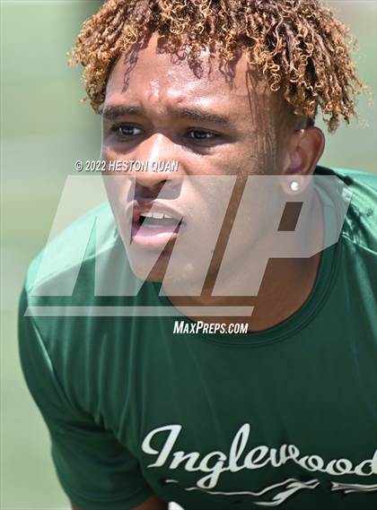 Thumbnail 2 in Inglewood vs. Mission Viejo (South County Tournament) photogallery.