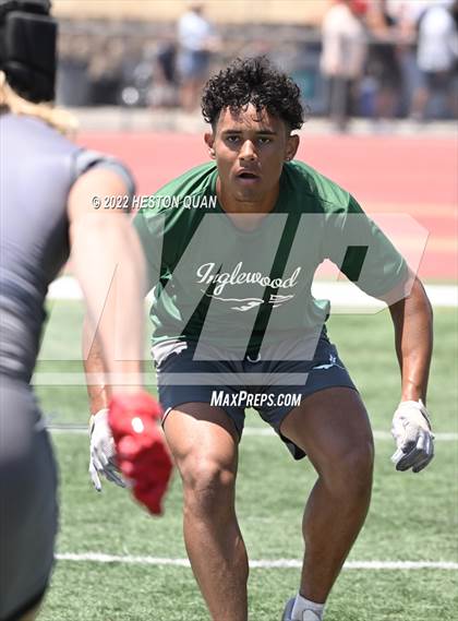 Thumbnail 2 in Inglewood vs. Mission Viejo (South County Tournament) photogallery.