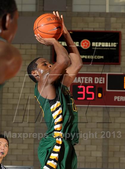 Thumbnail 3 in Eisenhower @ Mater Dei (Nike Extravaganza) photogallery.