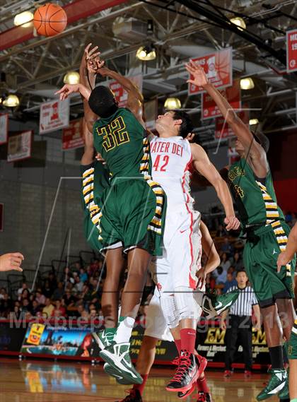 Thumbnail 3 in Eisenhower @ Mater Dei (Nike Extravaganza) photogallery.