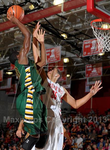 Thumbnail 1 in Eisenhower @ Mater Dei (Nike Extravaganza) photogallery.