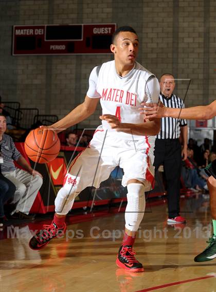 Thumbnail 3 in Eisenhower @ Mater Dei (Nike Extravaganza) photogallery.