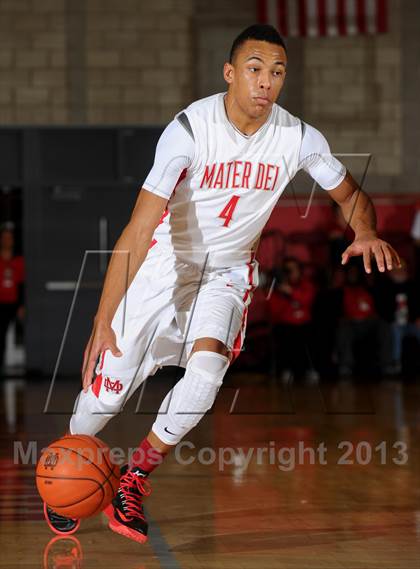 Thumbnail 1 in Eisenhower @ Mater Dei (Nike Extravaganza) photogallery.