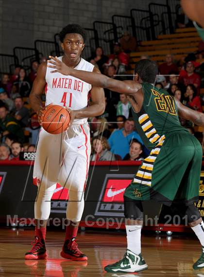Thumbnail 2 in Eisenhower @ Mater Dei (Nike Extravaganza) photogallery.