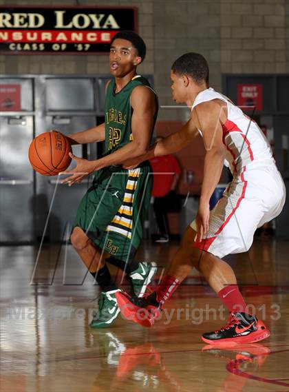 Thumbnail 2 in Eisenhower @ Mater Dei (Nike Extravaganza) photogallery.