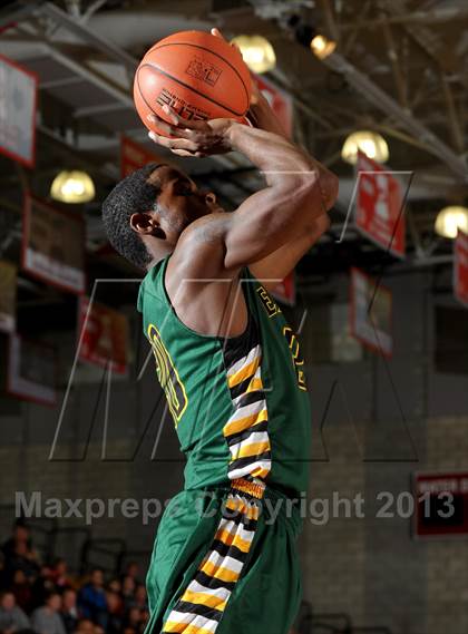 Thumbnail 2 in Eisenhower @ Mater Dei (Nike Extravaganza) photogallery.