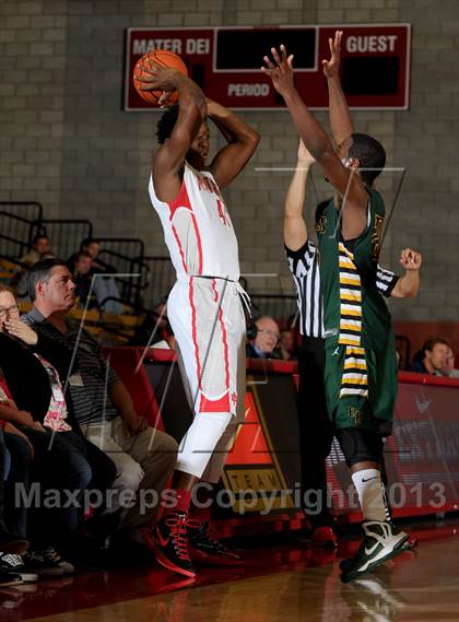 Thumbnail 1 in Eisenhower @ Mater Dei (Nike Extravaganza) photogallery.