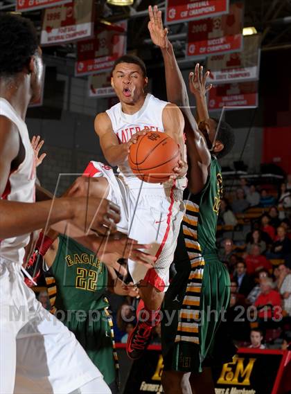 Thumbnail 1 in Eisenhower @ Mater Dei (Nike Extravaganza) photogallery.