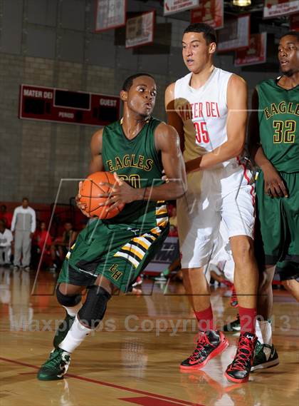 Thumbnail 3 in Eisenhower @ Mater Dei (Nike Extravaganza) photogallery.