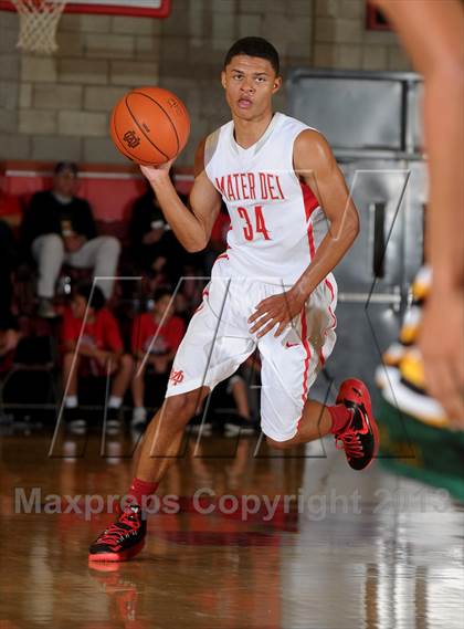 Thumbnail 1 in Eisenhower @ Mater Dei (Nike Extravaganza) photogallery.