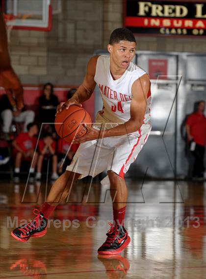 Thumbnail 3 in Eisenhower @ Mater Dei (Nike Extravaganza) photogallery.