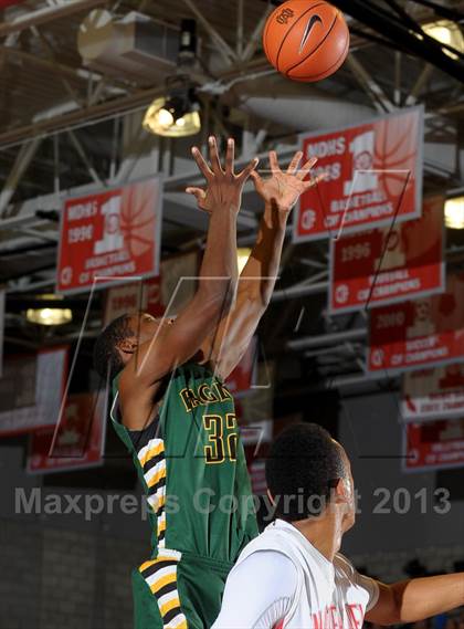 Thumbnail 2 in Eisenhower @ Mater Dei (Nike Extravaganza) photogallery.