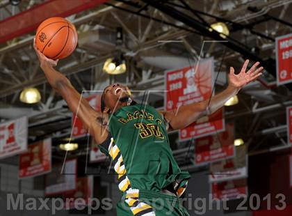 Thumbnail 2 in Eisenhower @ Mater Dei (Nike Extravaganza) photogallery.