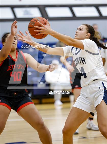 Thumbnail 2 in Jefferson City vs Blue Valley North (Sophie Cunningham Classic) photogallery.