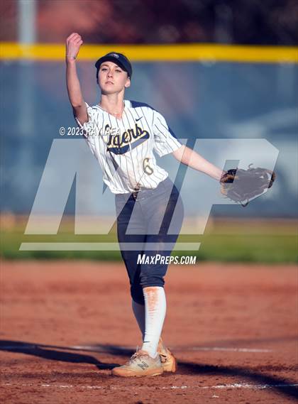 Thumbnail 1 in Inderkum @ Woodcreek photogallery.