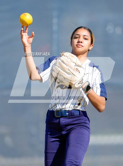 Thumbnail 2 in Inderkum @ Woodcreek photogallery.