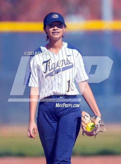 Thumbnail 3 in Inderkum @ Woodcreek photogallery.