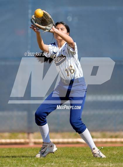 Thumbnail 3 in Inderkum @ Woodcreek photogallery.