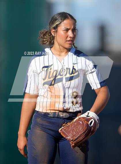 Thumbnail 2 in Inderkum @ Woodcreek photogallery.