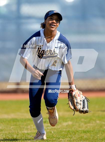 Thumbnail 1 in Inderkum @ Woodcreek photogallery.
