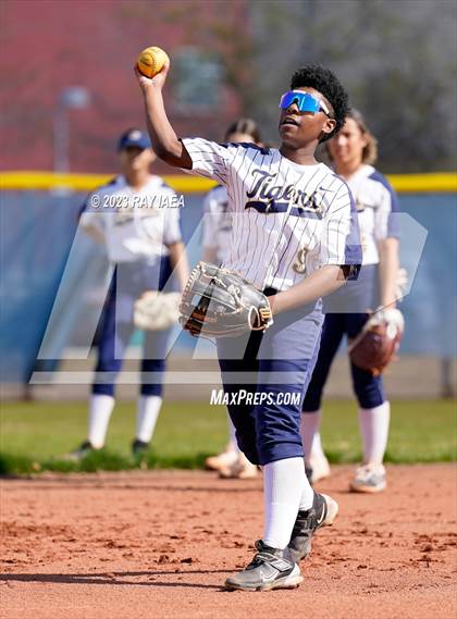 Thumbnail 3 in Inderkum @ Woodcreek photogallery.