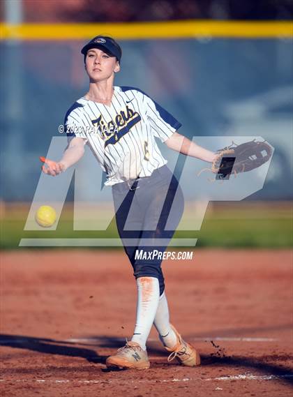 Thumbnail 3 in Inderkum @ Woodcreek photogallery.