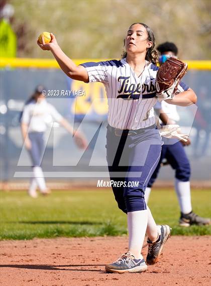 Thumbnail 1 in Inderkum @ Woodcreek photogallery.