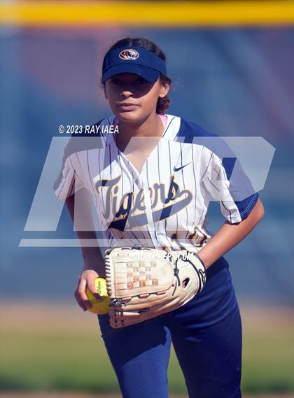 Thumbnail 2 in Inderkum @ Woodcreek photogallery.