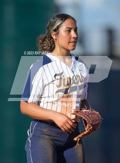 Thumbnail 3 in Inderkum @ Woodcreek photogallery.