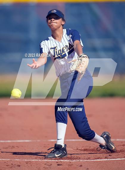 Thumbnail 2 in Inderkum @ Woodcreek photogallery.