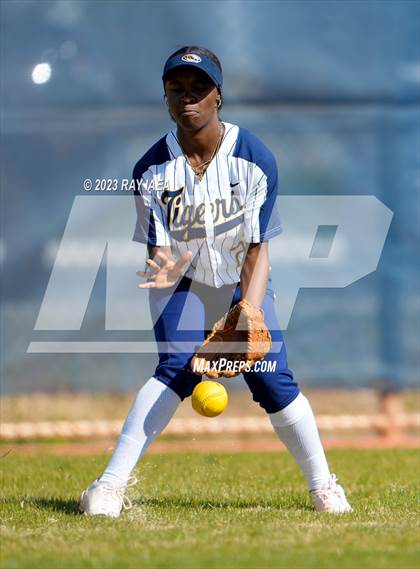 Thumbnail 3 in Inderkum @ Woodcreek photogallery.
