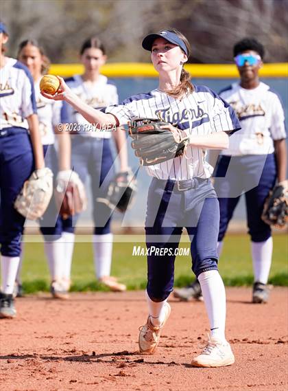 Thumbnail 2 in Inderkum @ Woodcreek photogallery.