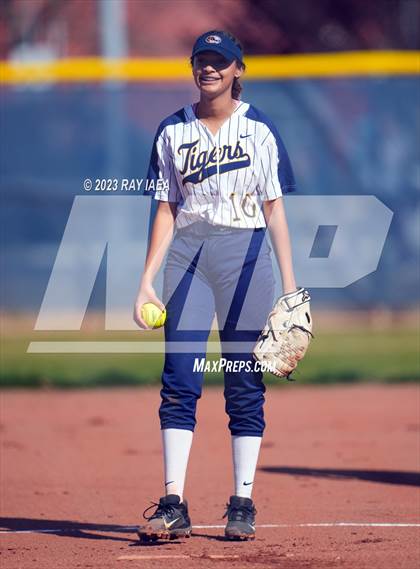 Thumbnail 1 in Inderkum @ Woodcreek photogallery.
