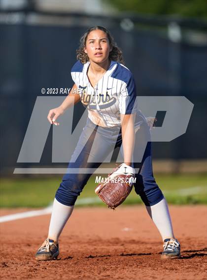 Thumbnail 2 in Inderkum @ Woodcreek photogallery.