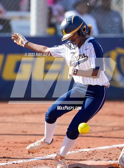 Thumbnail 2 in Inderkum @ Woodcreek photogallery.