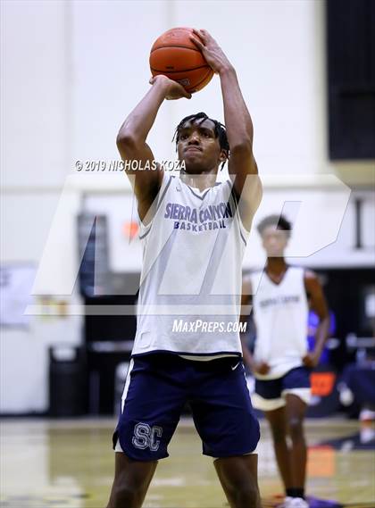 Thumbnail 1 in Sierra Canyon vs. Rolling Hills Prep (RHP Fall Classic) photogallery.