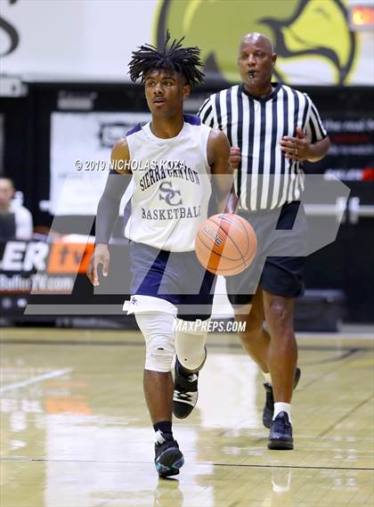 Thumbnail 2 in Sierra Canyon vs. Rolling Hills Prep (RHP Fall Classic) photogallery.