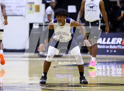 Thumbnail 2 in Sierra Canyon vs. Rolling Hills Prep (RHP Fall Classic) photogallery.