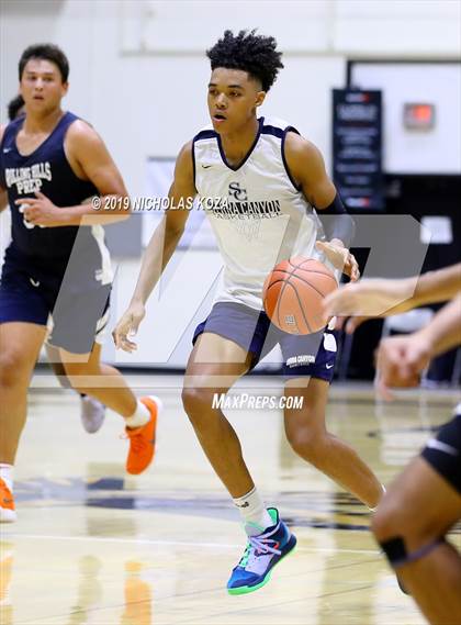 Thumbnail 2 in Sierra Canyon vs. Rolling Hills Prep (RHP Fall Classic) photogallery.